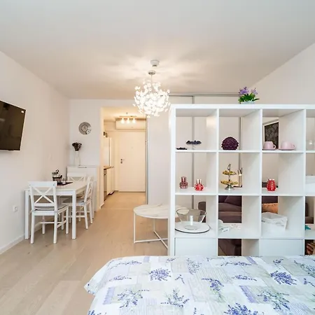 Lenka Apartment *